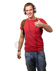 欢快的年轻学生聆听音乐和用耳机在白色上打图片