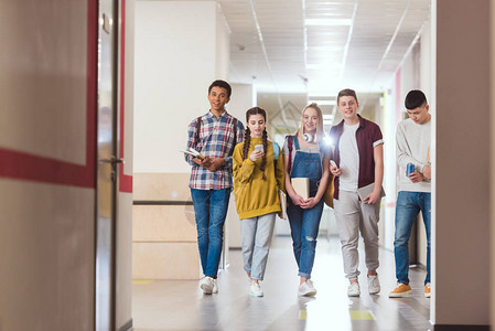 高中同学群体通过学校图片