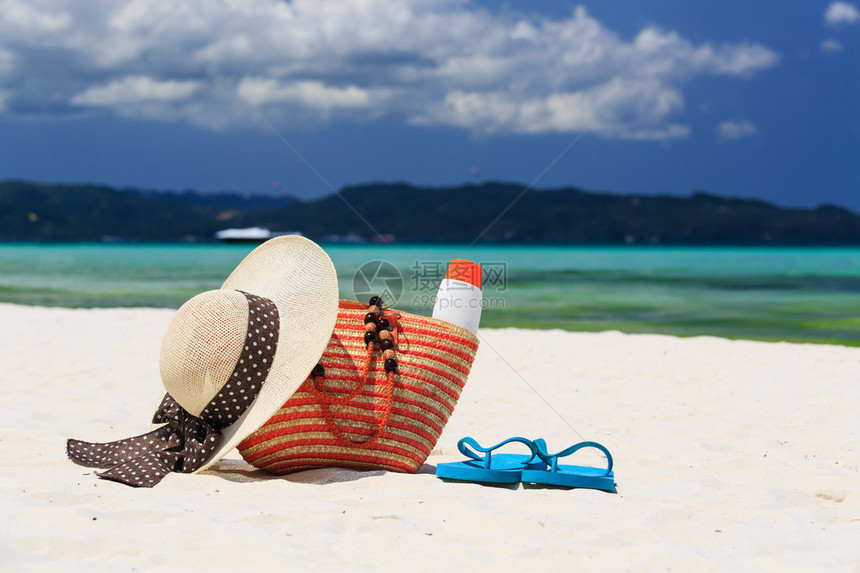 在热带沙滩上度假概念包太图片