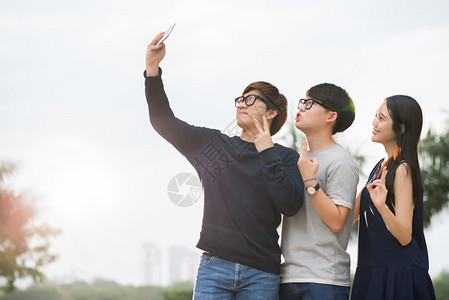 韩国快乐的青少年朋图片