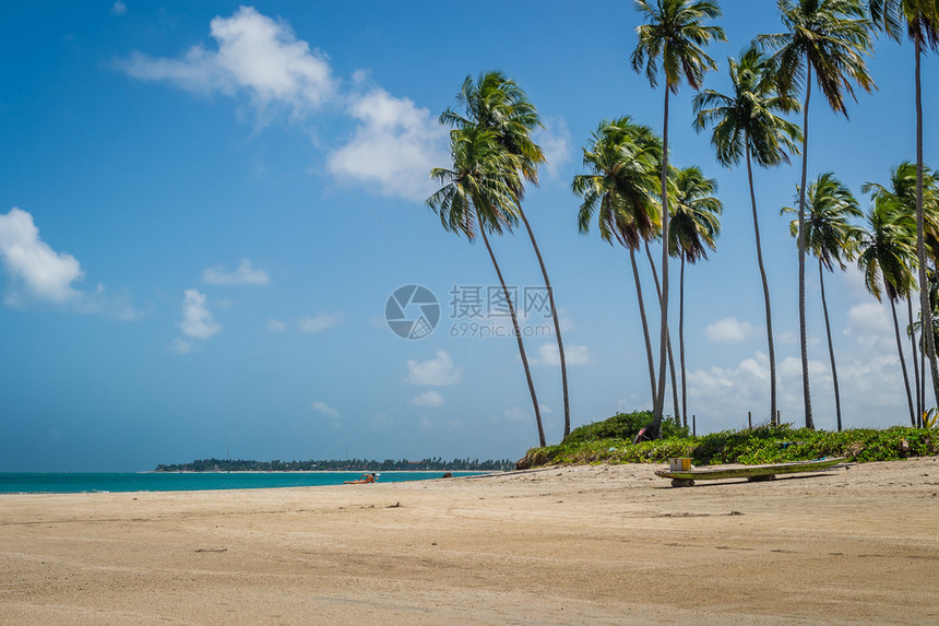 PraiadosCarneiros是位于巴西伯南布哥州里约福尔摩索和塔曼代尔市的海滩它被认为是巴西最美图片