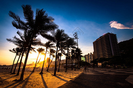 巴西里约热内卢科帕卡巴纳海滩的日落CoopacabanaBea图片