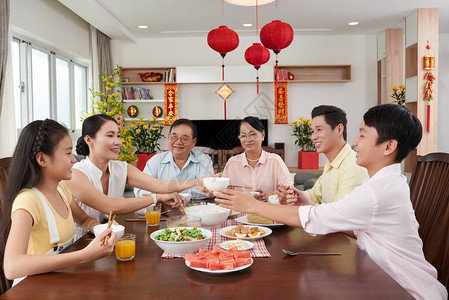 越南家人在Tet庆典背景图片