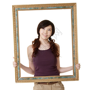 与年轻女木质框架在白色背景背景图片