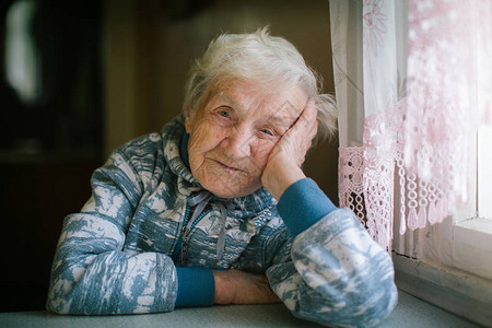 老年妇女的画像年龄90岁图片