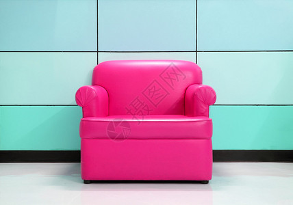 粉色沙发和现代墙图片