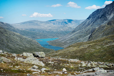 挪威Jotunheimen公园Gjende湖上Besseggen山图片