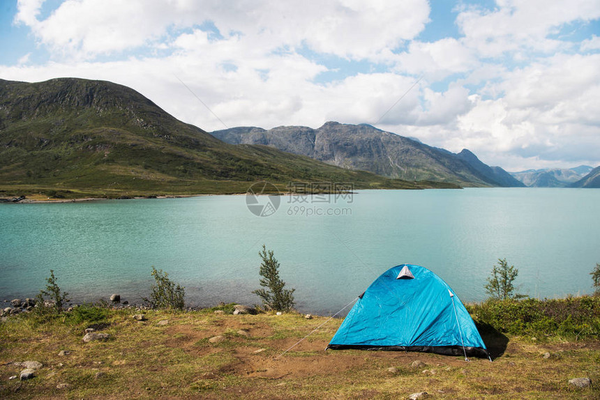 挪威Jotunheimen公园Gjende湖上Besseggen山图片