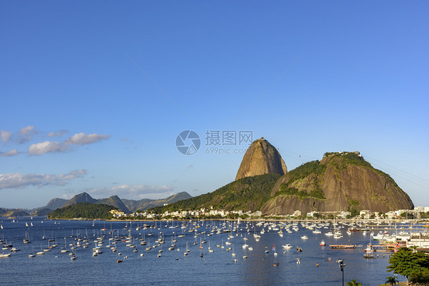 Botafogo海滩和与SugarLoaf山丘及Urca图片
