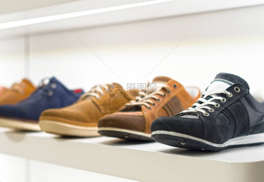 商店里的男鞋系列图片