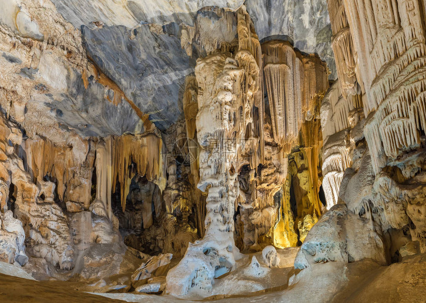 西开普省Oudtshoorn附近坎戈洞穴博塔大厅的斯塔克人和stala图片