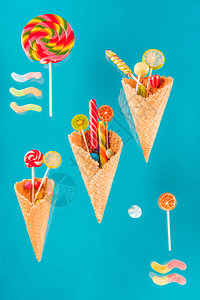 与不同的美味果冻冰淇淋和小棒图片