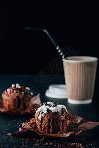 甜巧克力松饼桌图片