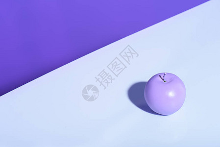 紫色背景紫色苹果图片