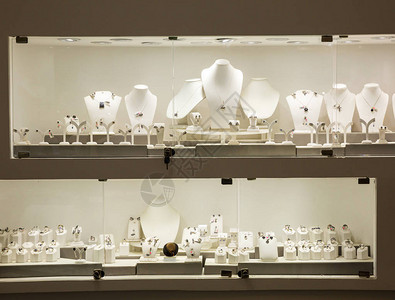 内地珠宝店装有戒指和项链的展厅斯里背景图片