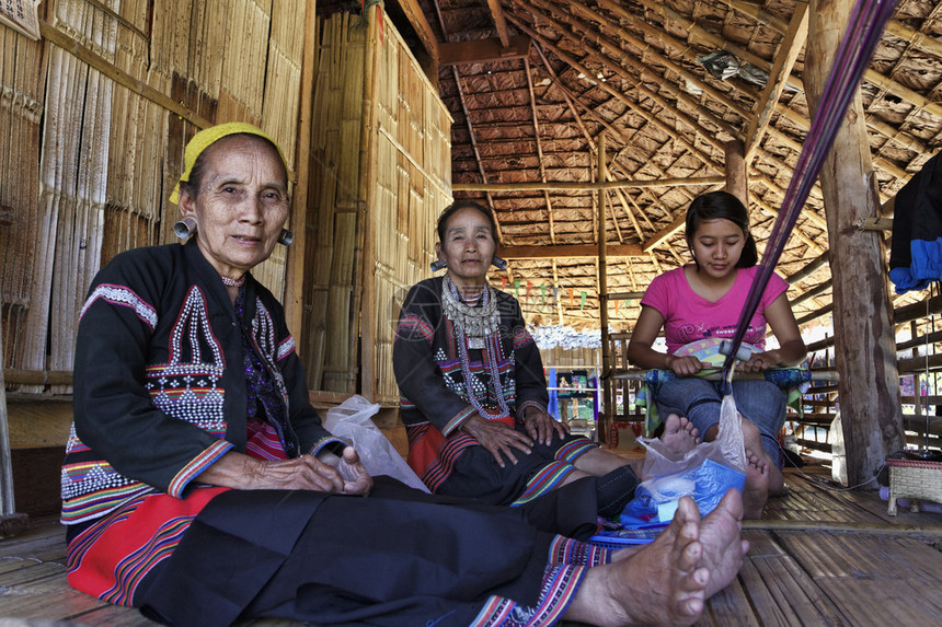 泰国清迈克伦隆奈克山部落村卡扬拉赫维图片