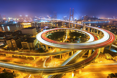上海天际线与道路交叉口图片
