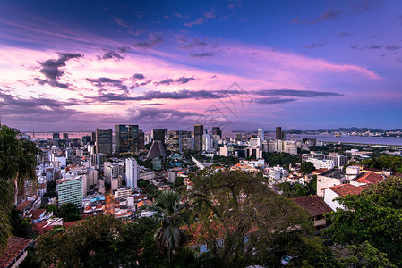 里约热内卢市中心日落背景图片
