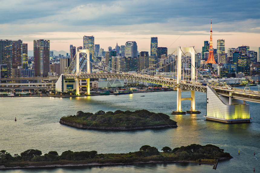 东京日本天线和彩虹桥图片