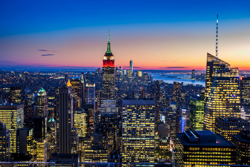 纽约市天际线日落时有图片