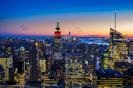 纽约市天际线日落时有图片