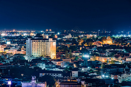 清迈市中心城市景观夜景泰国背景图片