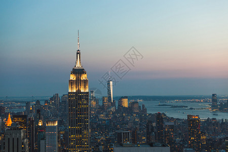 黄昏时分的纽约鸟瞰图图片