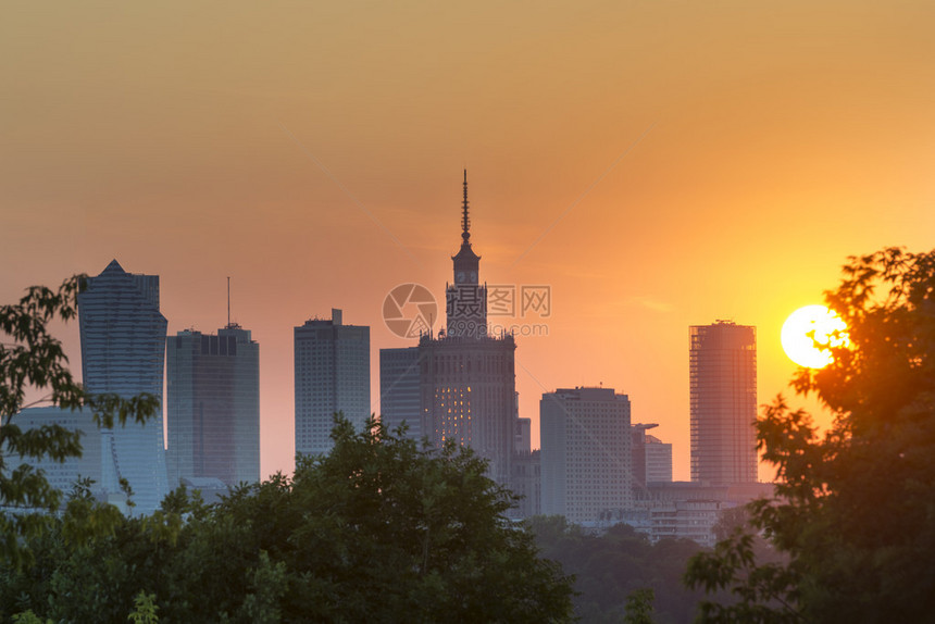 华沙城日落华沙是波兰图片
