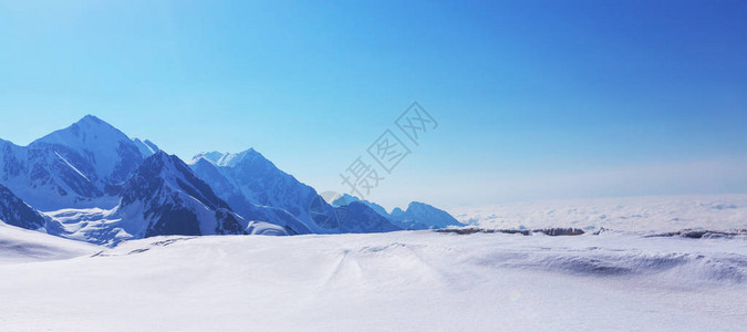 高加索山脉风景图片