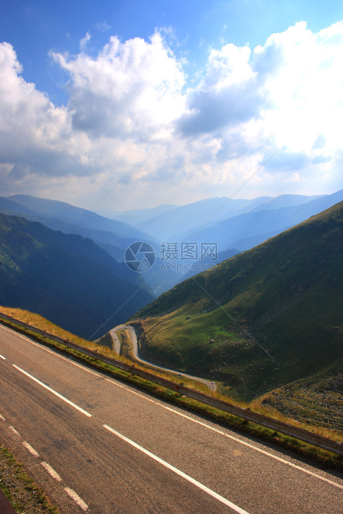 山上公路的景色图片