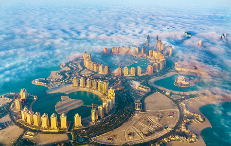 晨雾中多哈珍珠卡塔尔岛的鸟瞰图卡背景图片