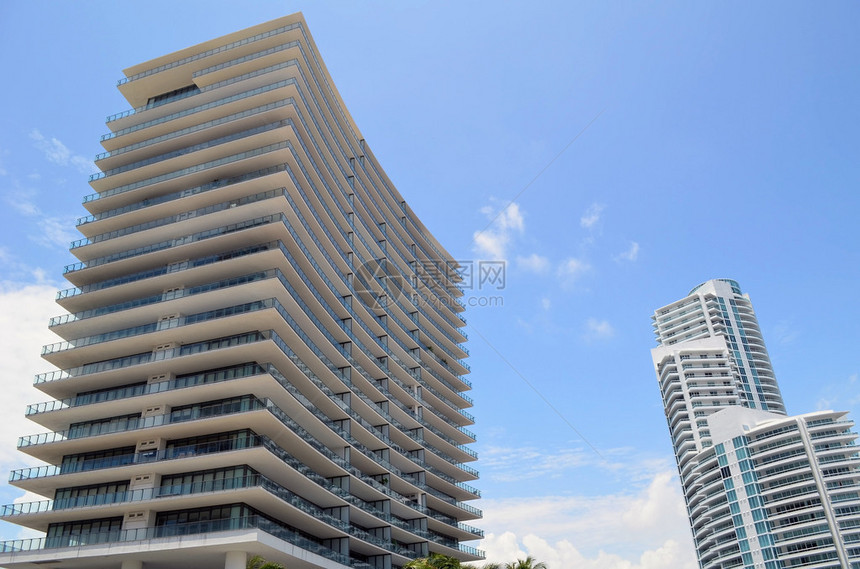 位于弗洛里达迈阿密海滩最南端的豪华高楼住宅大楼图片