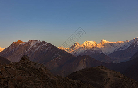 巴基斯坦的拉卡佩希山峰山峰顶是高清图片