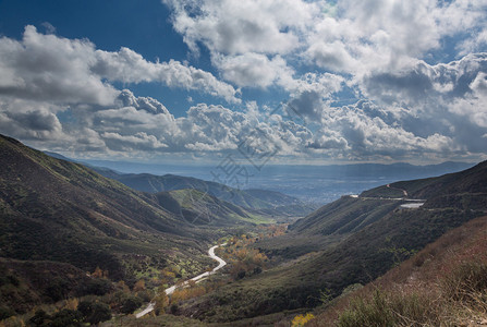 从世界公路18里路向加利福尼亚州圣贝尔纳迪诺背景图片