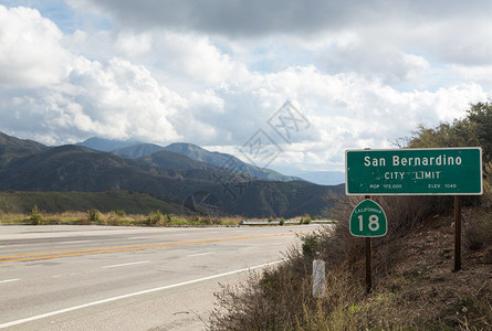 从世界公路18里路向加利福尼亚州圣贝尔纳迪诺图片