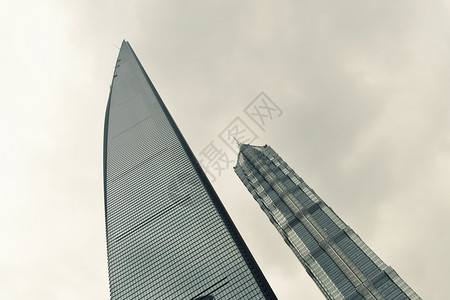 上海浦东区上海环球金融中心和金茂大厦的低视图片