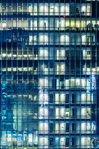 夜晚的现代办公楼图片