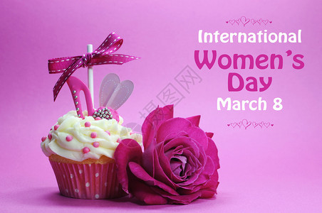 国际妇女节快乐节以粉红玫瑰和蛋糕打招呼背景图片