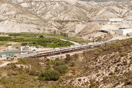 西班牙安达卢西亚穆尔西亚与阿尔梅里亚之间Turre附近高速铁图片