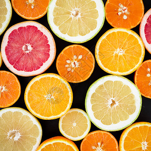 水果背景深色背景上新鲜的柑橘水果平底背景图片