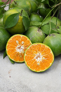 一堆成熟的橙子水果图片