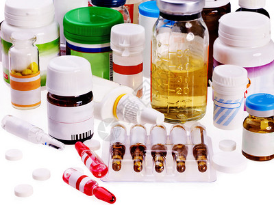 一组药片和注射器的泡罩包装分离的药物图片