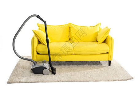 白色隔离地毯上的黄色明黄色沙发图片