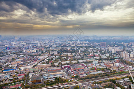 俄罗斯莫科莫斯科秋天下黄云笼罩图片