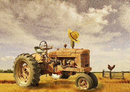 旧拖拉机在田地上带图片