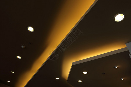 天花板上的灯光内部现代设计图片