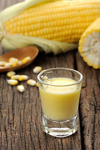 新鲜甜玉米汁玉米图片