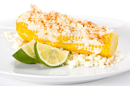 新鲜黄玉米和蛋黄酱墨西哥奶酪和辣椒图片