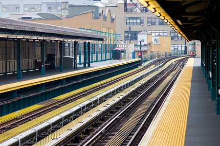 纽约市地铁站台和轨道背景图片