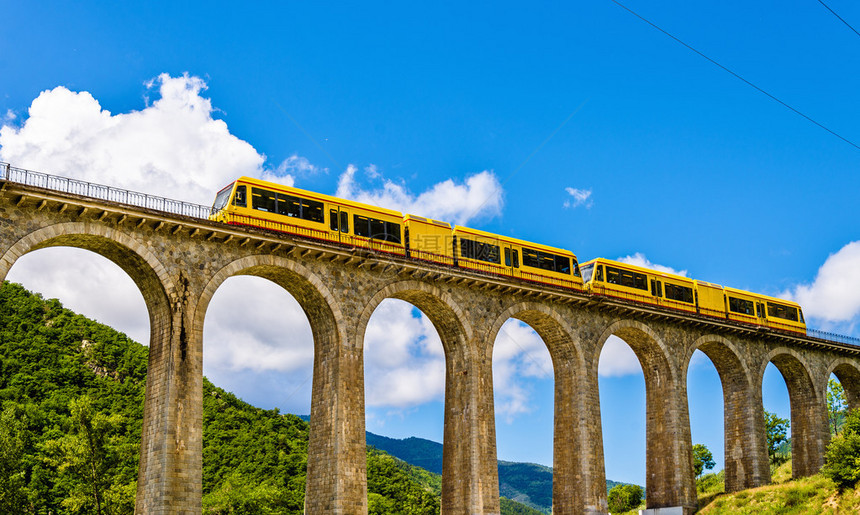 Sejourne桥上的黄列车TrainJaune法国图片
